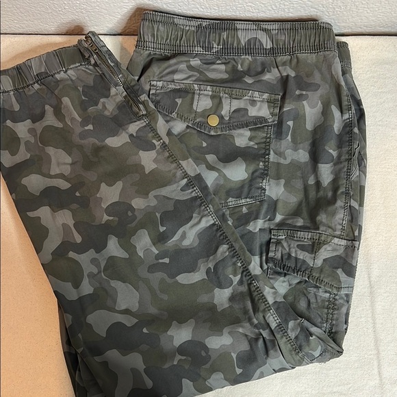 Natural Reflections Camo Cargo Joggers XXL - Picture 1 of 10